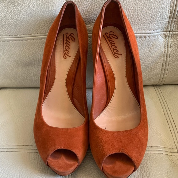 Gucci Shoes - Orange Rust Suede Gold Interlocking Jennifer Classic Pumps 38,5 (7,5)